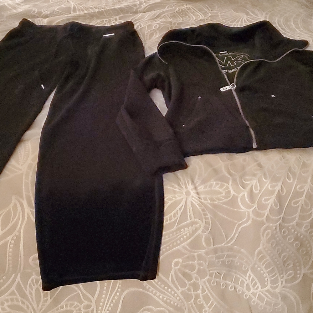Velour sweat suit brand new. Never worn